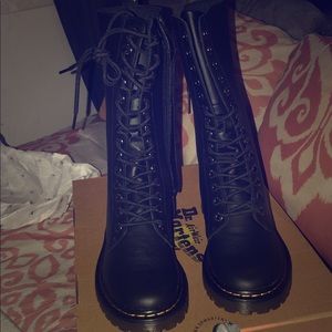 SOLD SOLD BRAND NEW  DR MARTENS SIZE 7 women